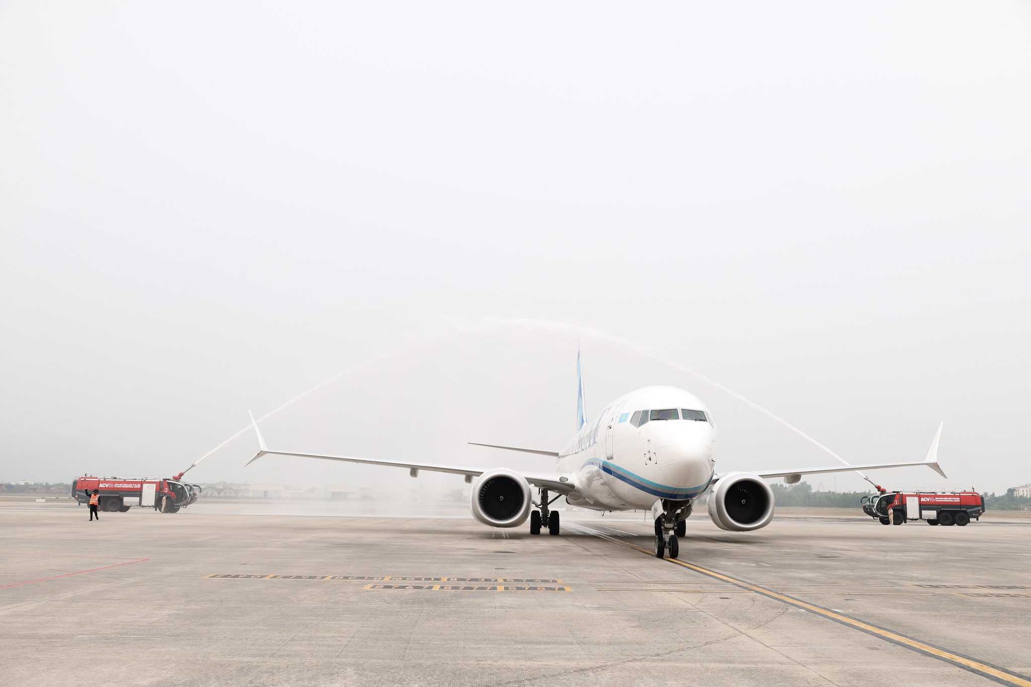 [Hình ảnh của Chuyến bay đầu tiên của SCAT Airlines từ Kazakhstan đến Đà Nẵng]