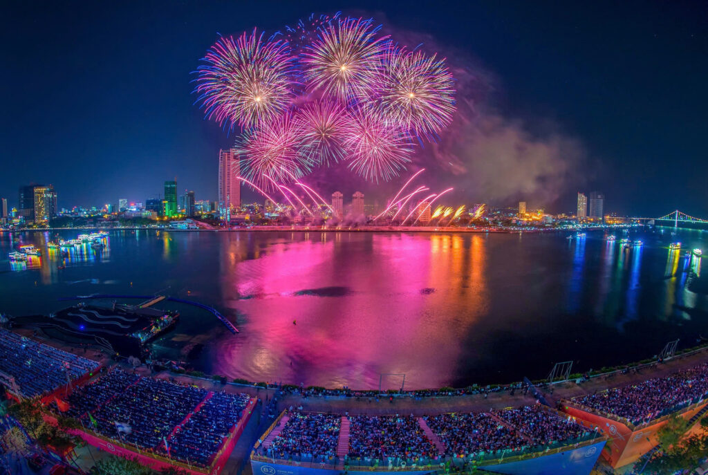 Da Nang Airport welcomes record passenger numbers during DIFF 2025 Grand Finale